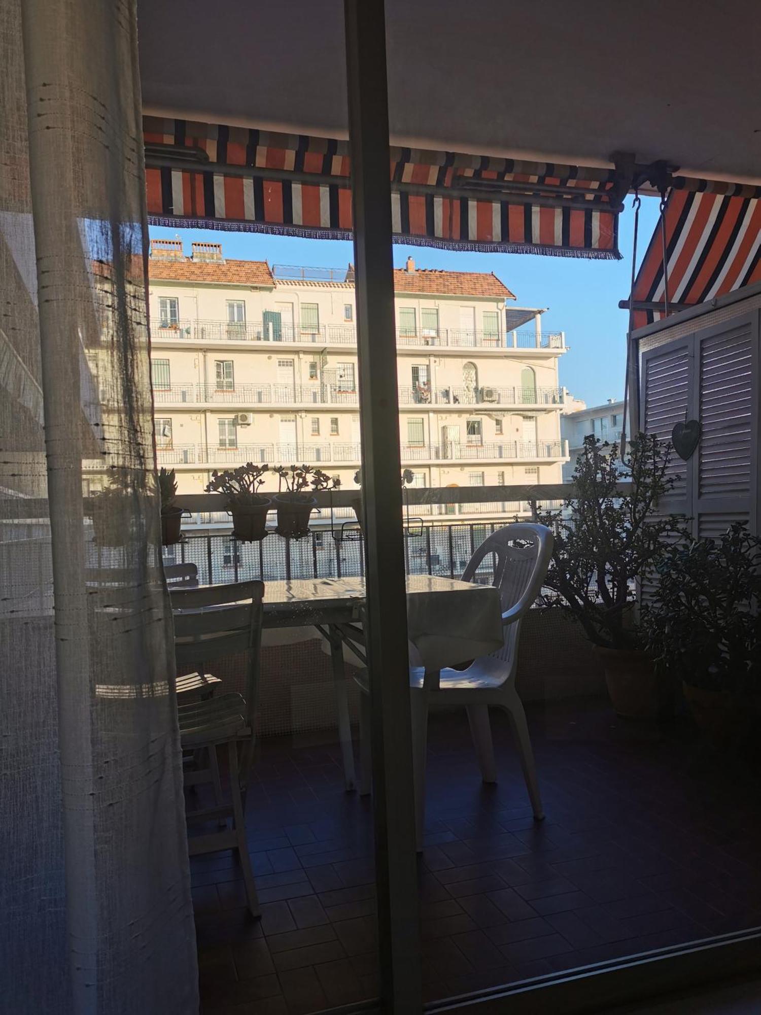 Grand 2p Hyper Centre 1mn De Tout ! Appartement Antibes